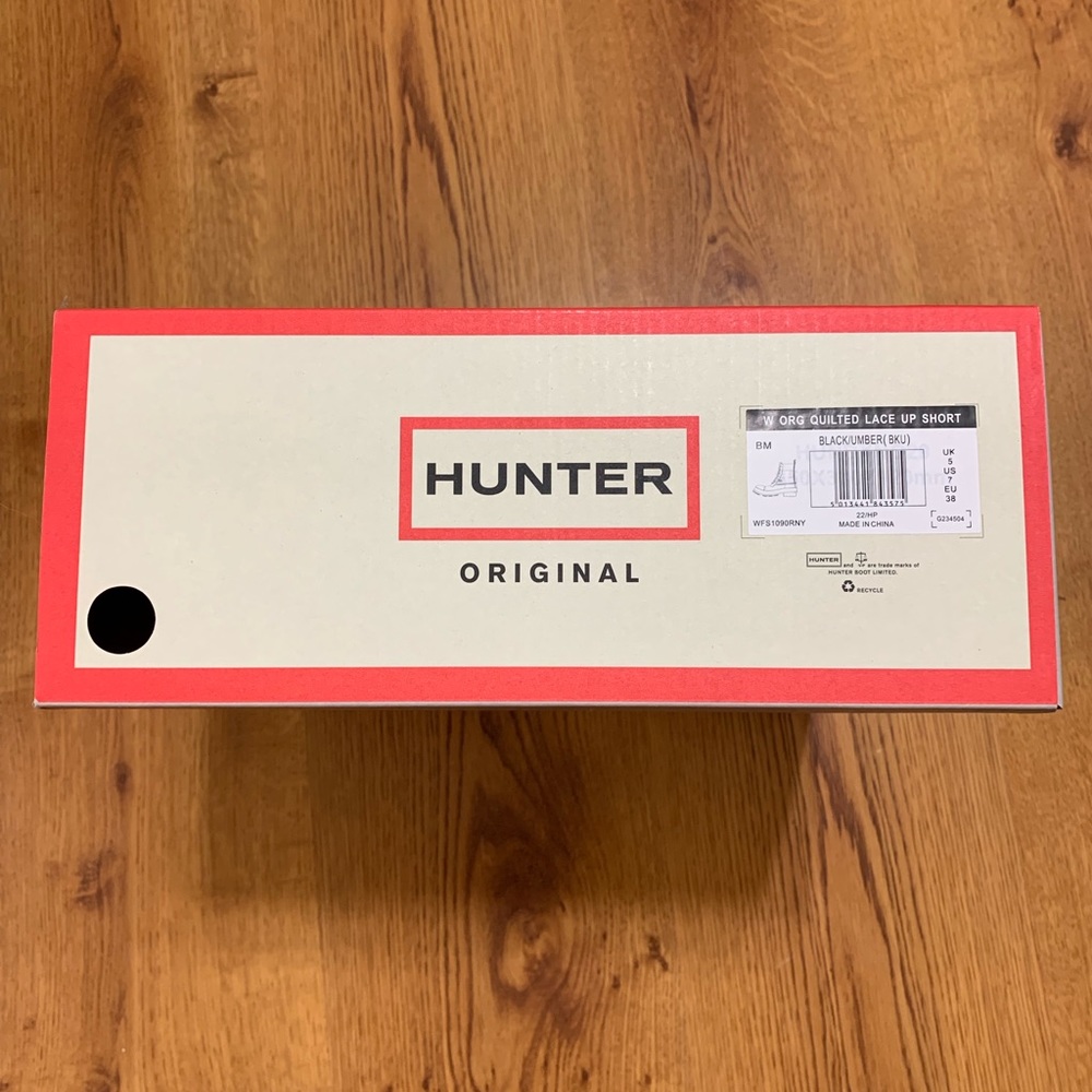 Hunter Women’s quilted short lace up boots
